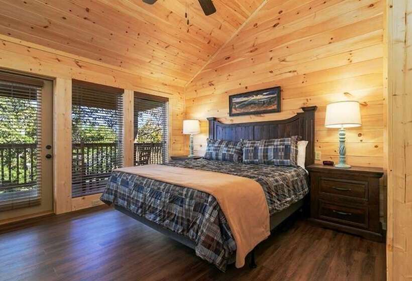 Donwell Manor   4 Bedrooms, 4 Baths, Sleeps 16 4 Cabin By Redawning