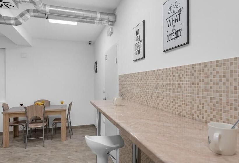 Hostel Elli