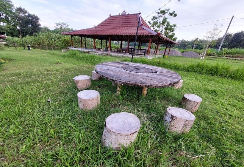 هتل Camping Ground Banjaran Village
