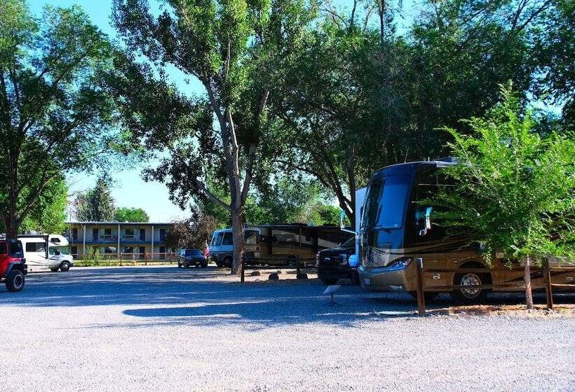 فندق Cedar Creek Lodging & Rv Park