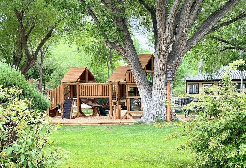فندق Cedar Creek Lodging & Rv Park