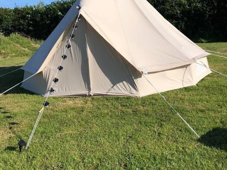 בית מלון כפרי Crooked Oaks Bell Tent Glamping In North Devon