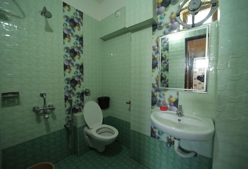 هتل French Breeze Residency