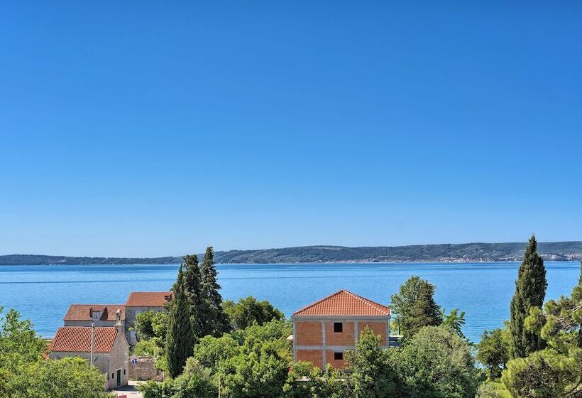 ホテル Aqua   Guest Rooms & Suites Kaštela