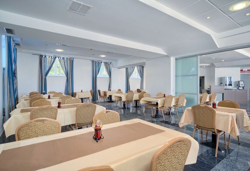 ホテル Aqua   Guest Rooms & Suites Kaštela