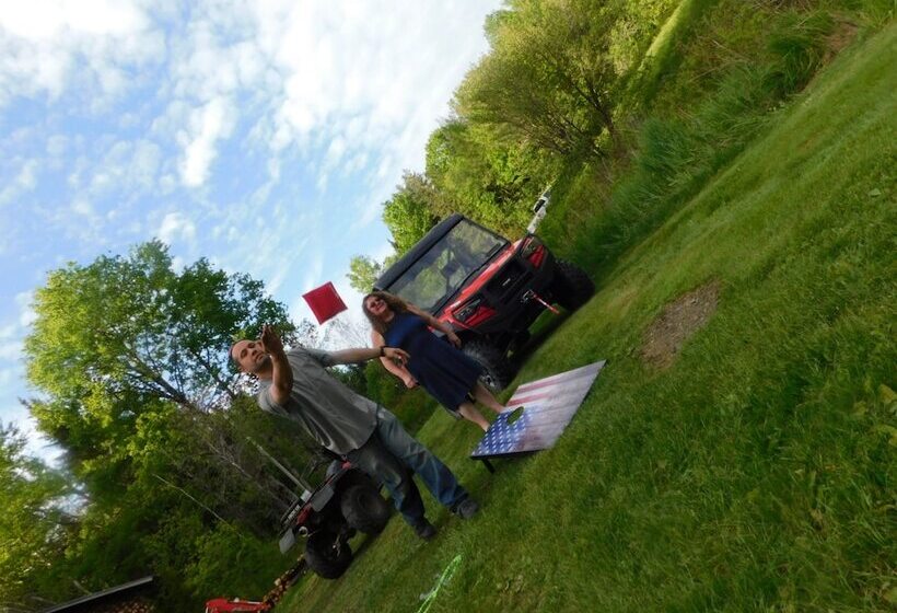 هتل Ladd Pond Cabins And Campground, Llc