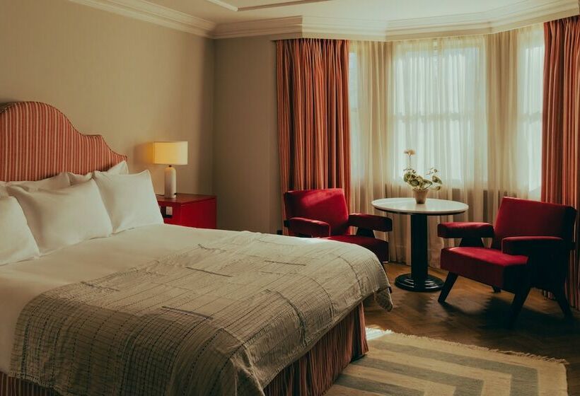 ホテル Oakley Court