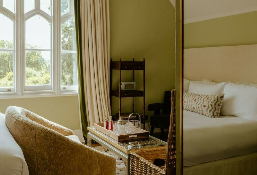 ホテル Oakley Court