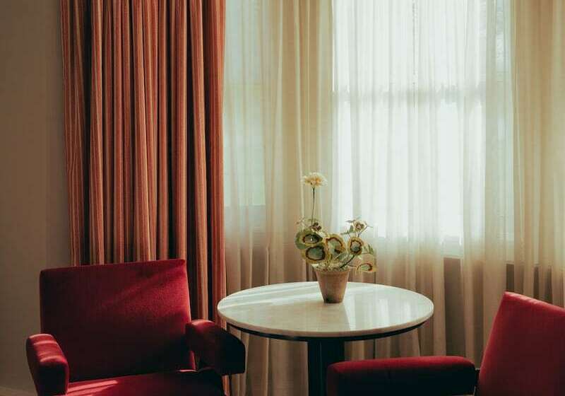 ホテル Oakley Court