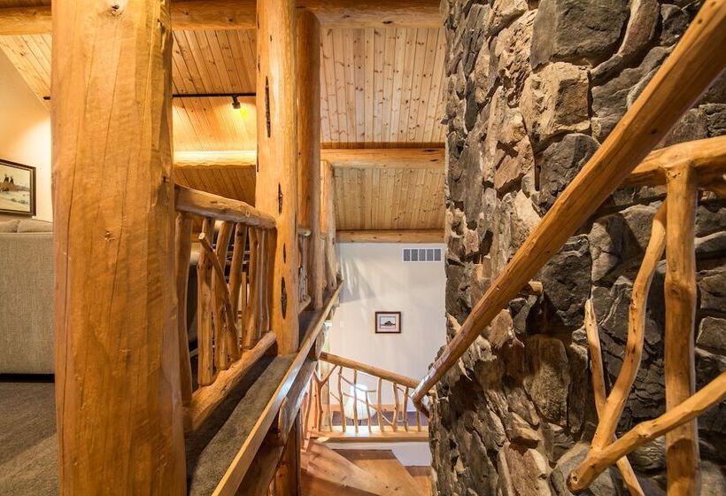 Отель Pineview Lodge