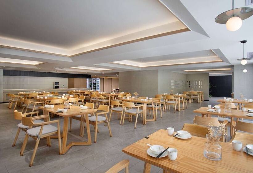 בית מלון כפרי Ramada Encore By Wyndham Jiusuo Downtown