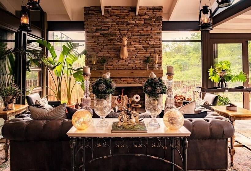 ホテル Safari Moon Luxury Bush Lodge