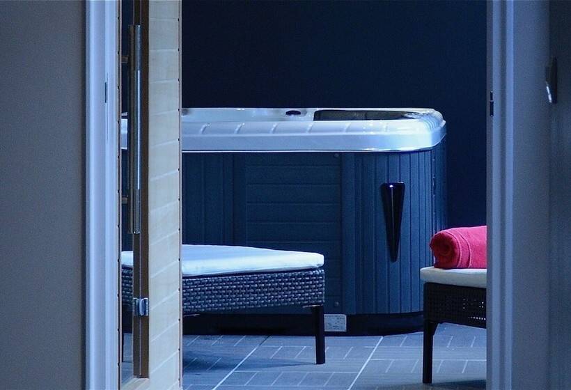 هتل Spa Piscine Le Petit Castel