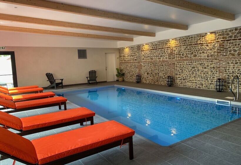 هتل Spa Piscine Le Petit Castel