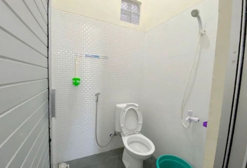 هتل Spot On 91343 Kartika Guest House Syariah