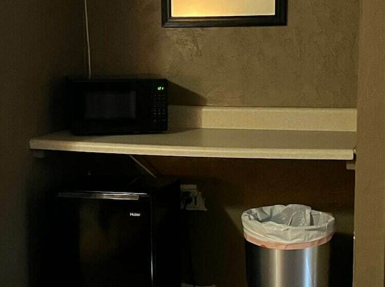 فندق The Travelers Inn