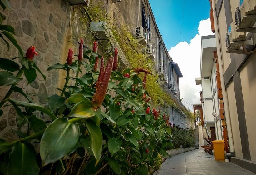 Отель The Tunjung Boutique Resort