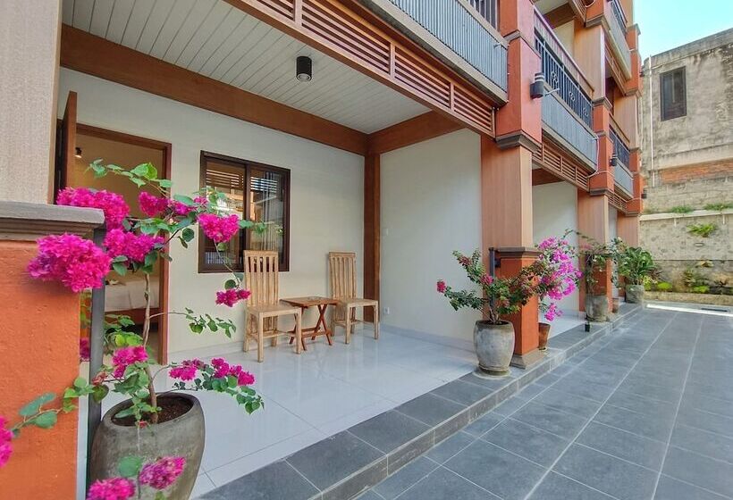 Отель The Tunjung Boutique Resort