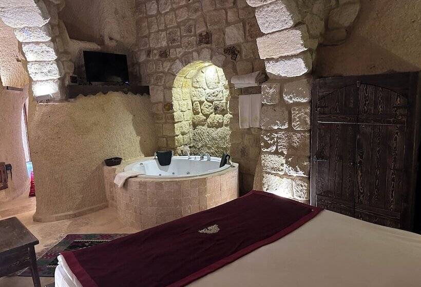 هتل Under Cave