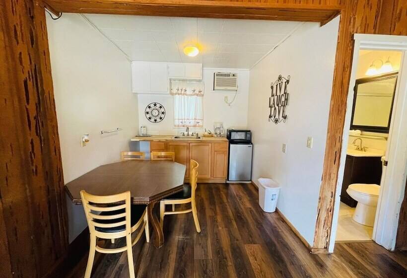 모텔 Riverfront Lodging