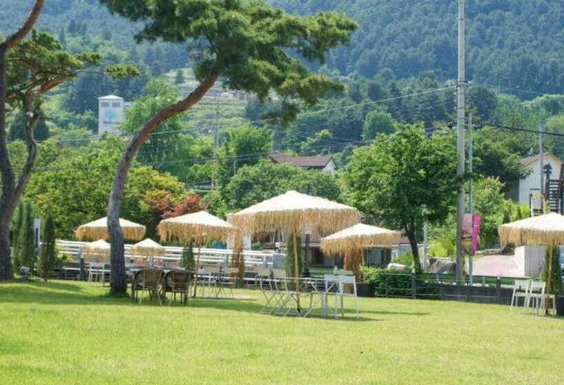 Pension (Hôtel basse catégorie) Gapyeong Tree House