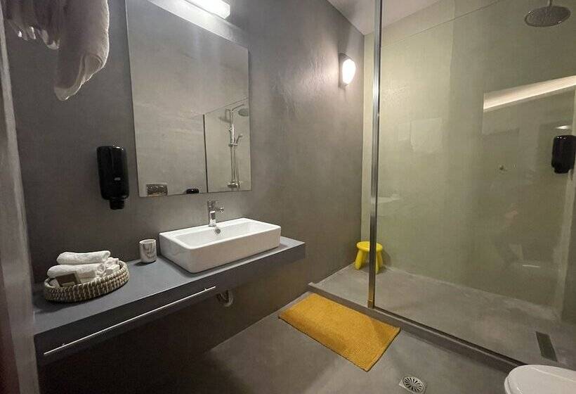 پانسیون Utopia Luxury Suites