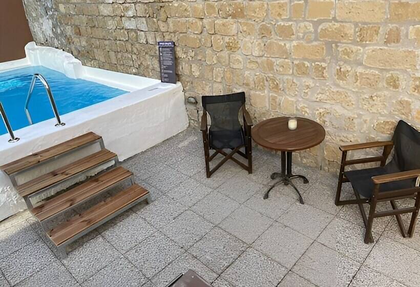 پانسیون Utopia Luxury Suites