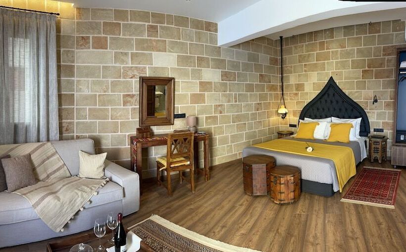 پانسیون Utopia Luxury Suites