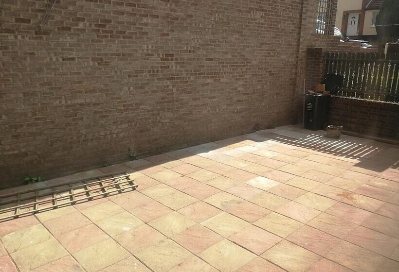 اقامتگاه Bluewater House   Immaculate 4 Bed In Greenhithe