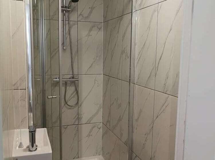 اقامتگاه Bluewater House   Immaculate 4 Bed In Greenhithe