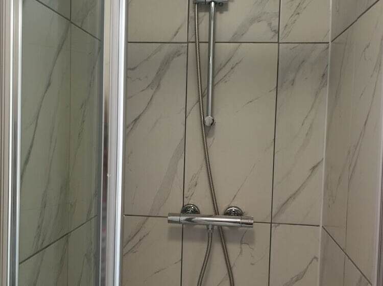 اقامتگاه Bluewater House   Immaculate 4 Bed In Greenhithe