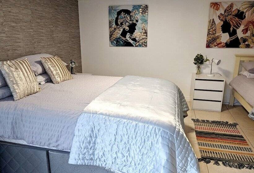 إقامة Forest View Impeccable Two Bedroom House