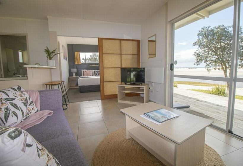 منتجع Pakiri Beach Holiday Park