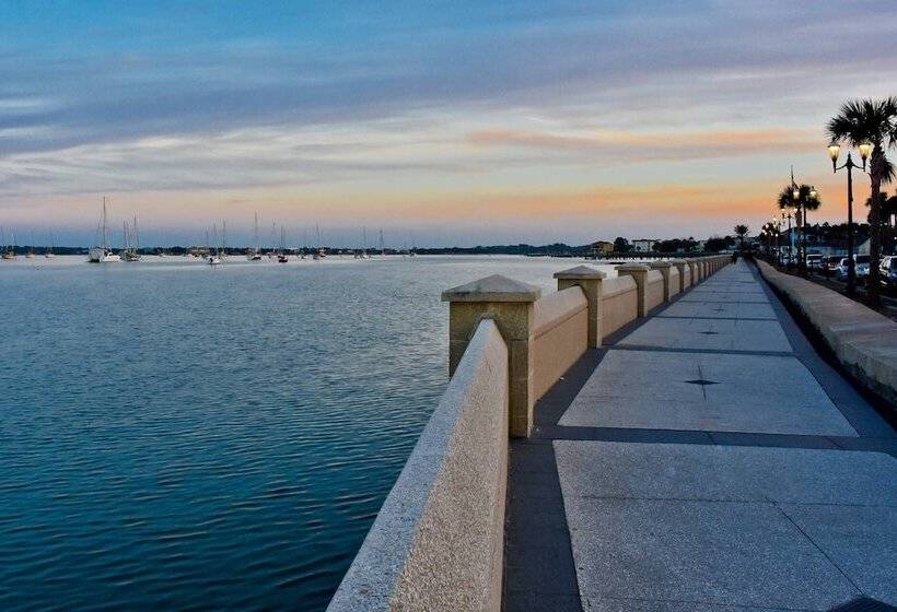 Vilano Cottage Unit B