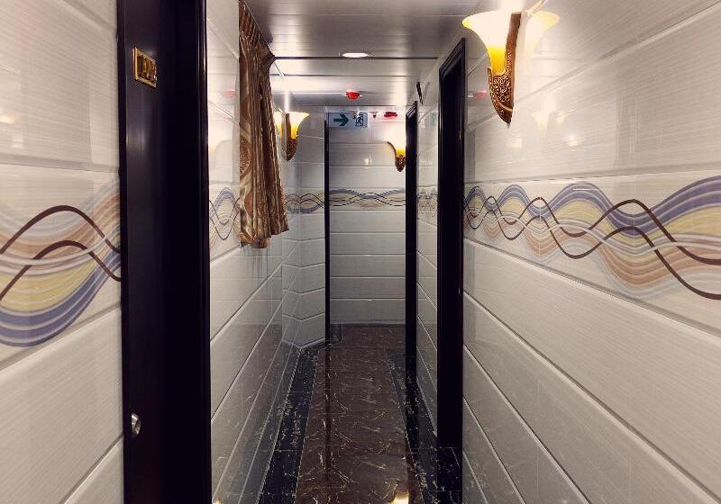 Dhillon Hotel   Hostel