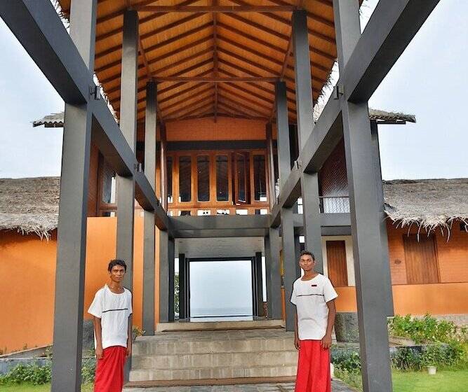 هتل Aarya Lagoon Resort
