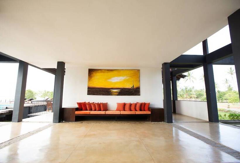 فندق Aarya Lagoon