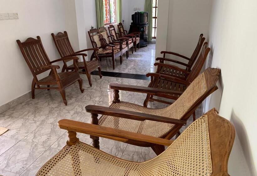 هتل Bentota Villa