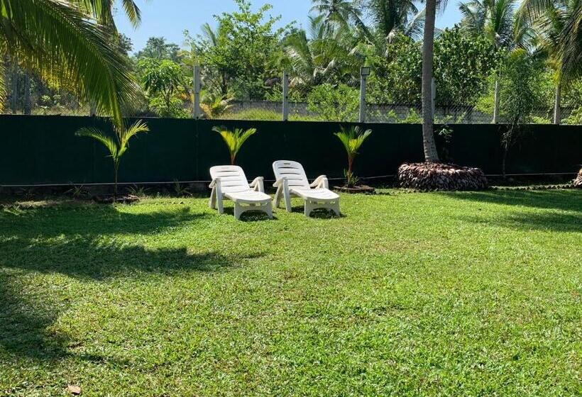 هتل Bentota Villa