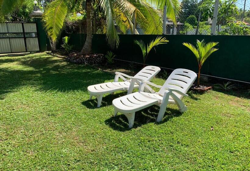 هتل Bentota Villa
