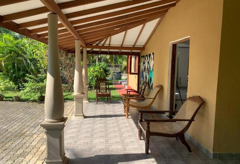 هتل Bentota Villa