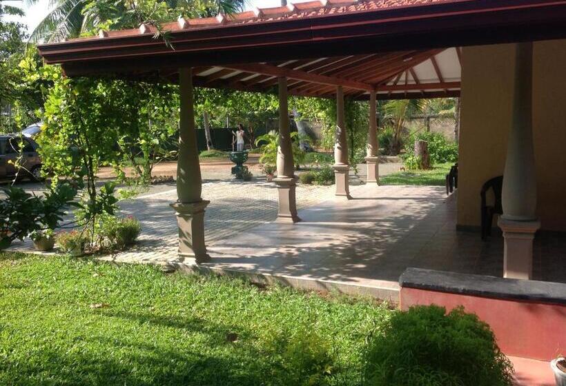 هتل Bentota Villa