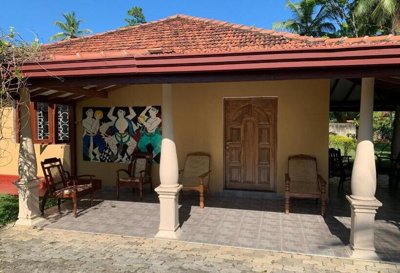 هتل Bentota Villa
