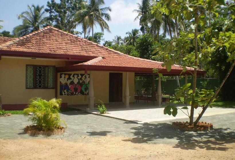 هتل Bentota Villa