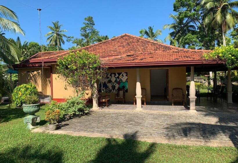 هتل Bentota Villa