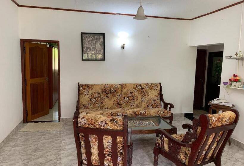 هتل Bentota Villa