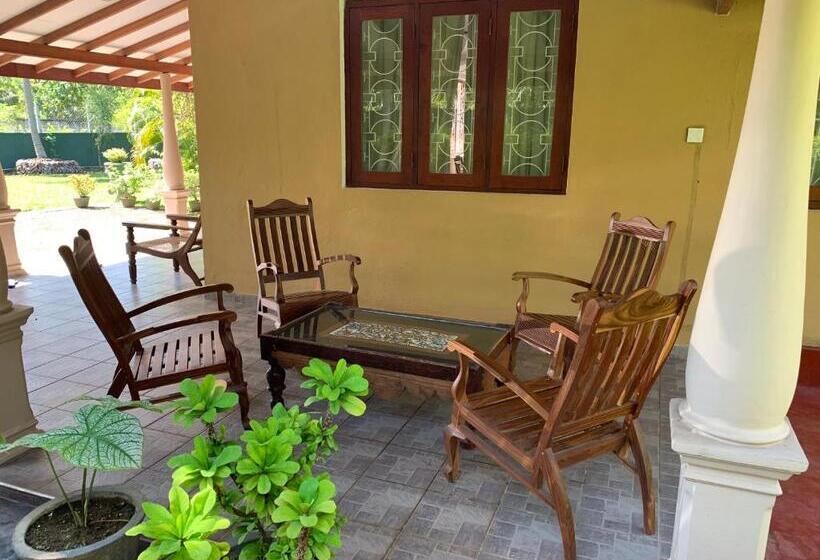 هتل Bentota Villa
