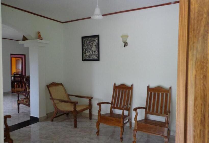 هتل Bentota Villa