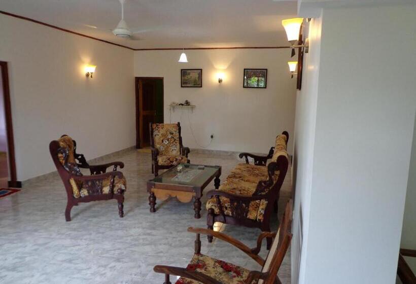 هتل Bentota Villa