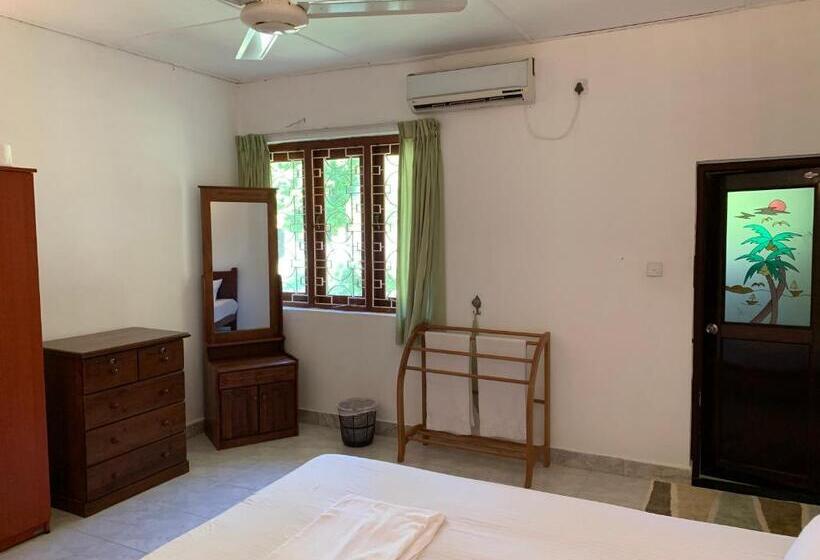 هتل Bentota Villa